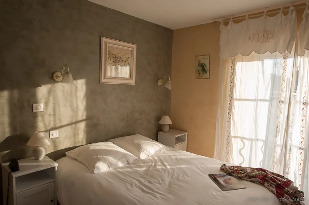 Le Crillon Hotel Murs